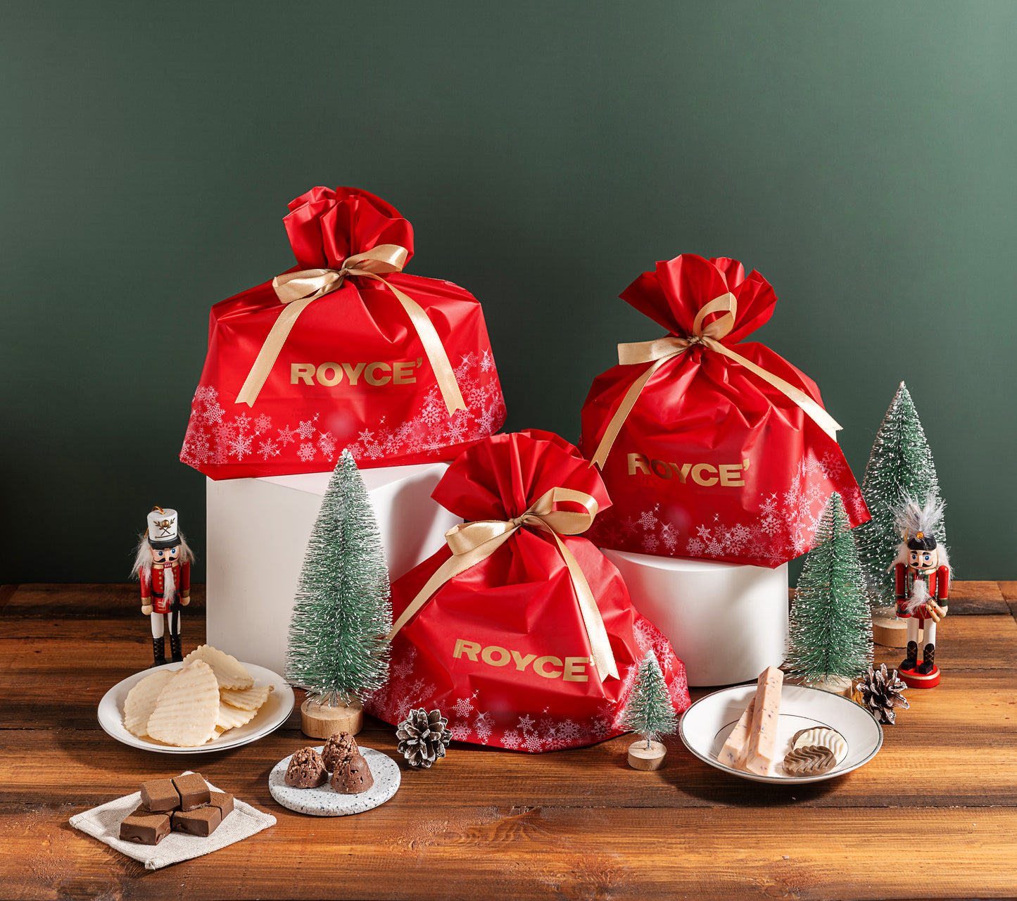 Gift wrapping ROYCE' CHOCOLATE